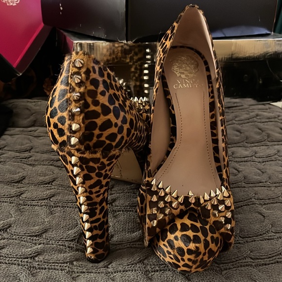 Spotted Brown cheetah pony studded Vince Camuto heels - Picture 2 of 7